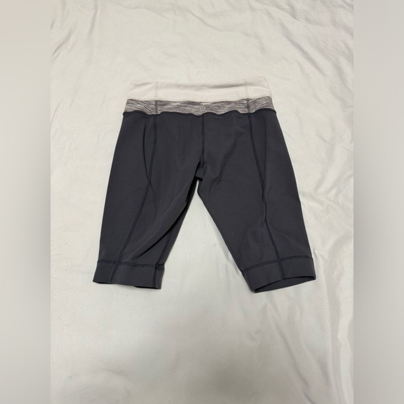 Lululemon Reverse Groove Short - Picture 3 of 6